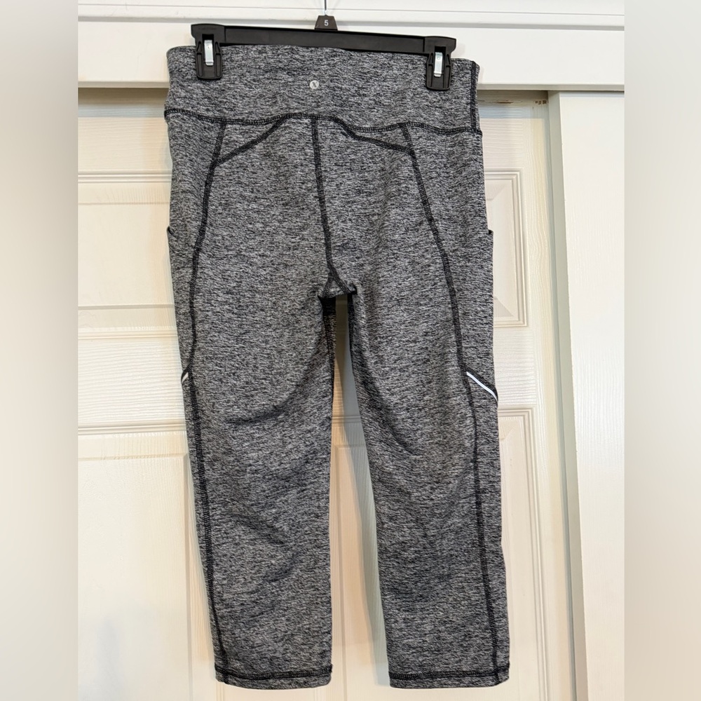 Xersion Train Capri Leggings Gray Space Dye Yoga Pants Pockets - Picture 4 of 7